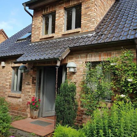 Große Wohnung / Haushälfte in Peetzig am See Angermunde Exterior foto