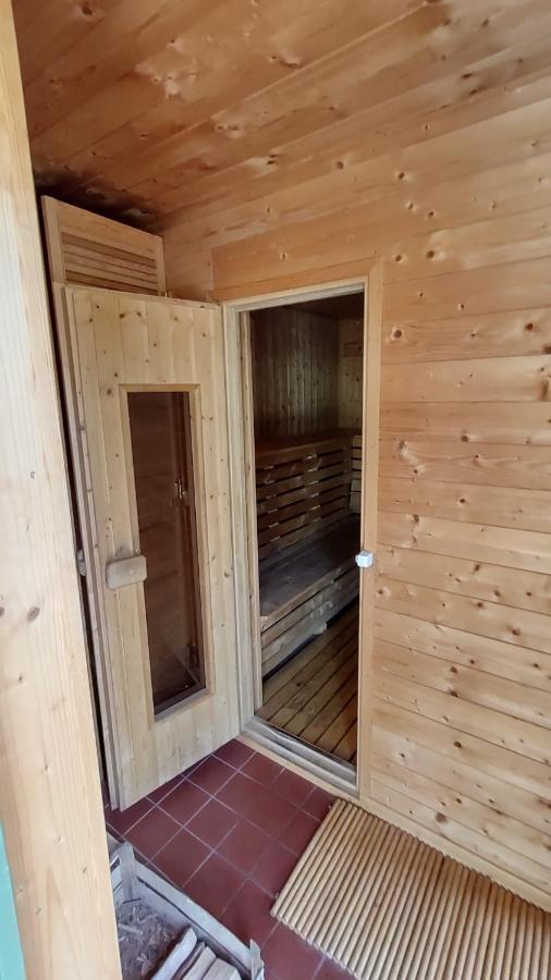Große Wohnung / Haushälfte in Peetzig am See Angermunde Exterior foto