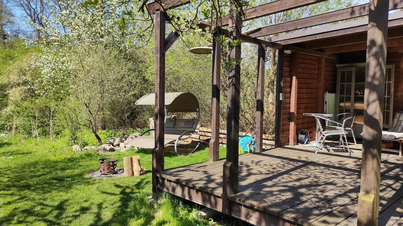 Große Wohnung / Haushälfte in Peetzig am See Angermunde Exterior foto