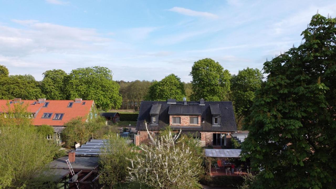 Große Wohnung / Haushälfte in Peetzig am See Angermunde Exterior foto