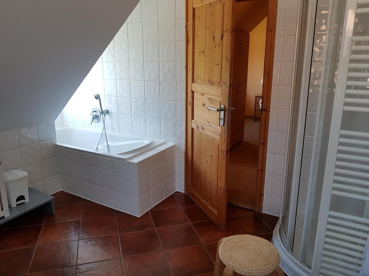 Große Wohnung / Haushälfte in Peetzig am See Angermunde Exterior foto