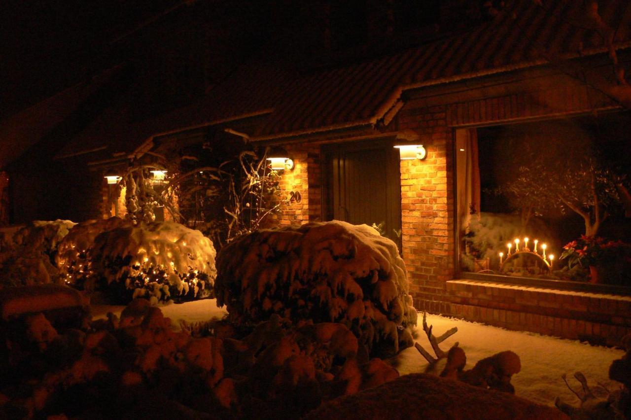Große Wohnung / Haushälfte in Peetzig am See Angermunde Exterior foto